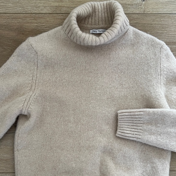 Zara Sweater - Picture 2 of 4